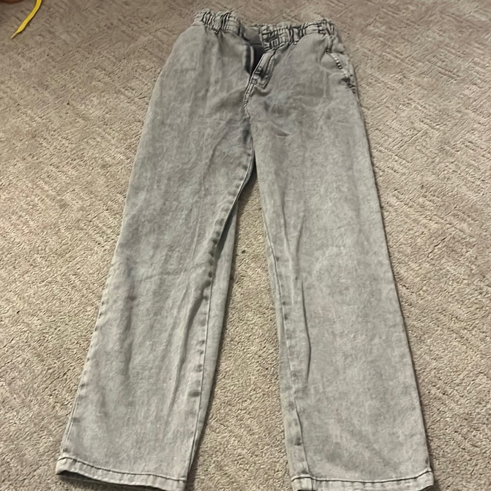 Gray/black pants